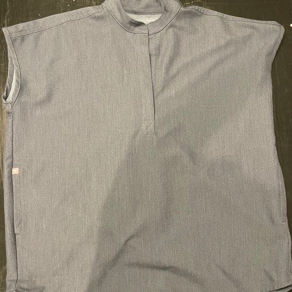 Figs women's rafeala oversized scrub top--XS, heather denim - Picture 1 of 3
